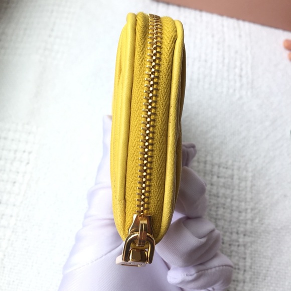 Authentic MIU MIU Matelasse Nappa Leather L Shape Zipper Wallet Card Holder Sole - Picture 13 of 16